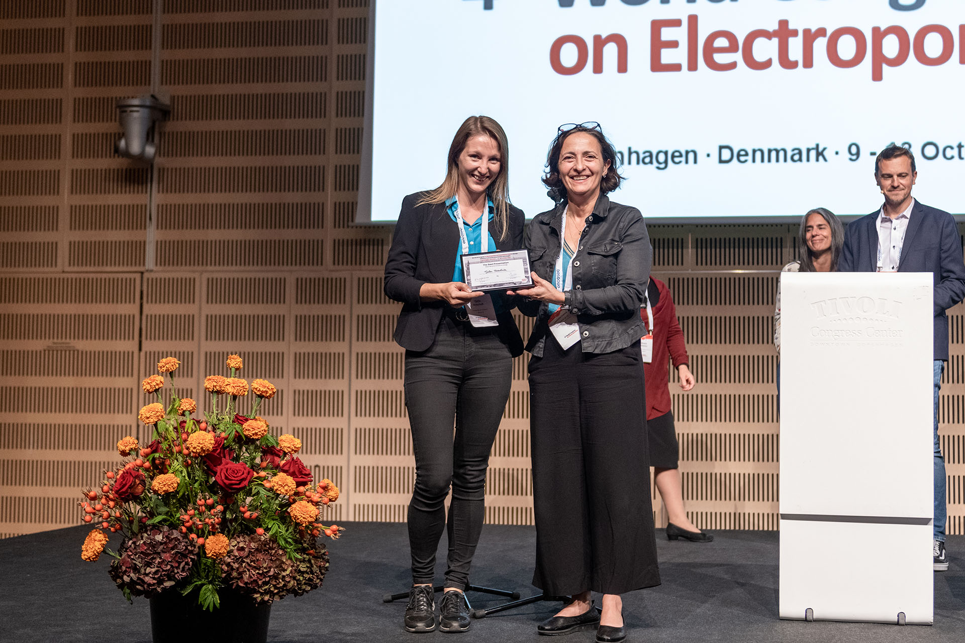 Tjaša Potočnik and Jessica Genovese recipients of awards at the 4th World Congress on Electroporation